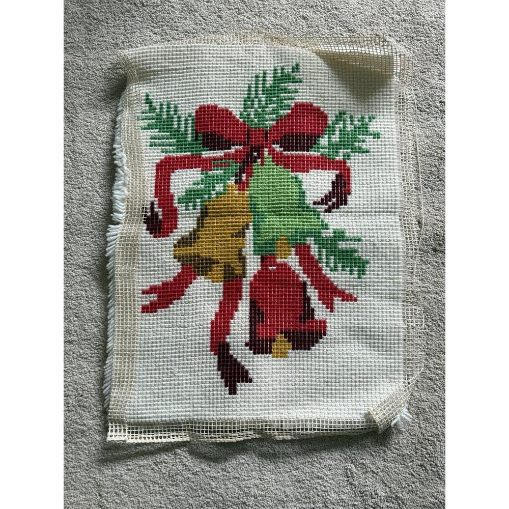 Vintage Christmas Latch Hook Wall Hanging Caroling Bells - Picture 6 of 6